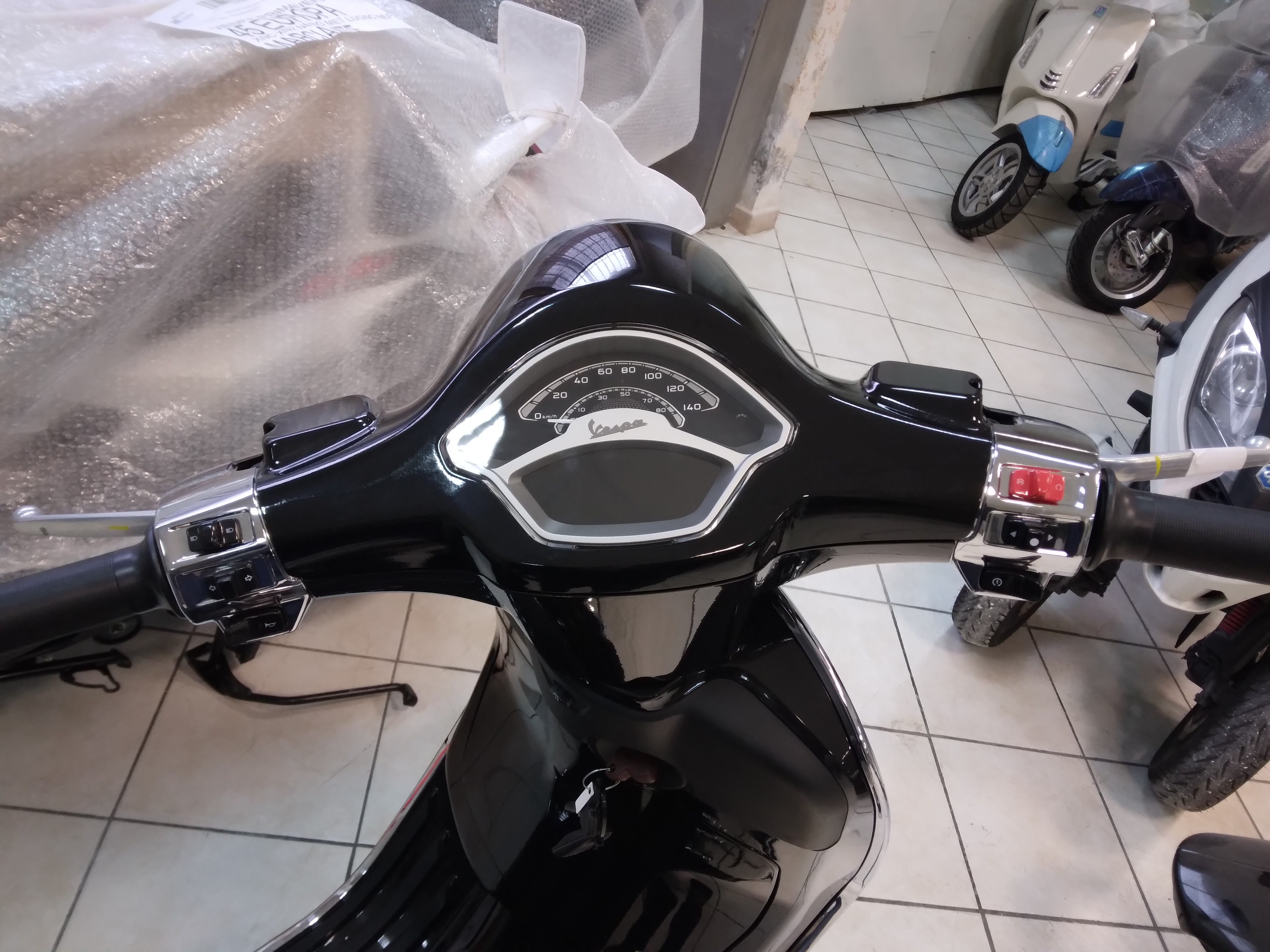 Vespa Primavera 125, nero convinto, 2025, km0