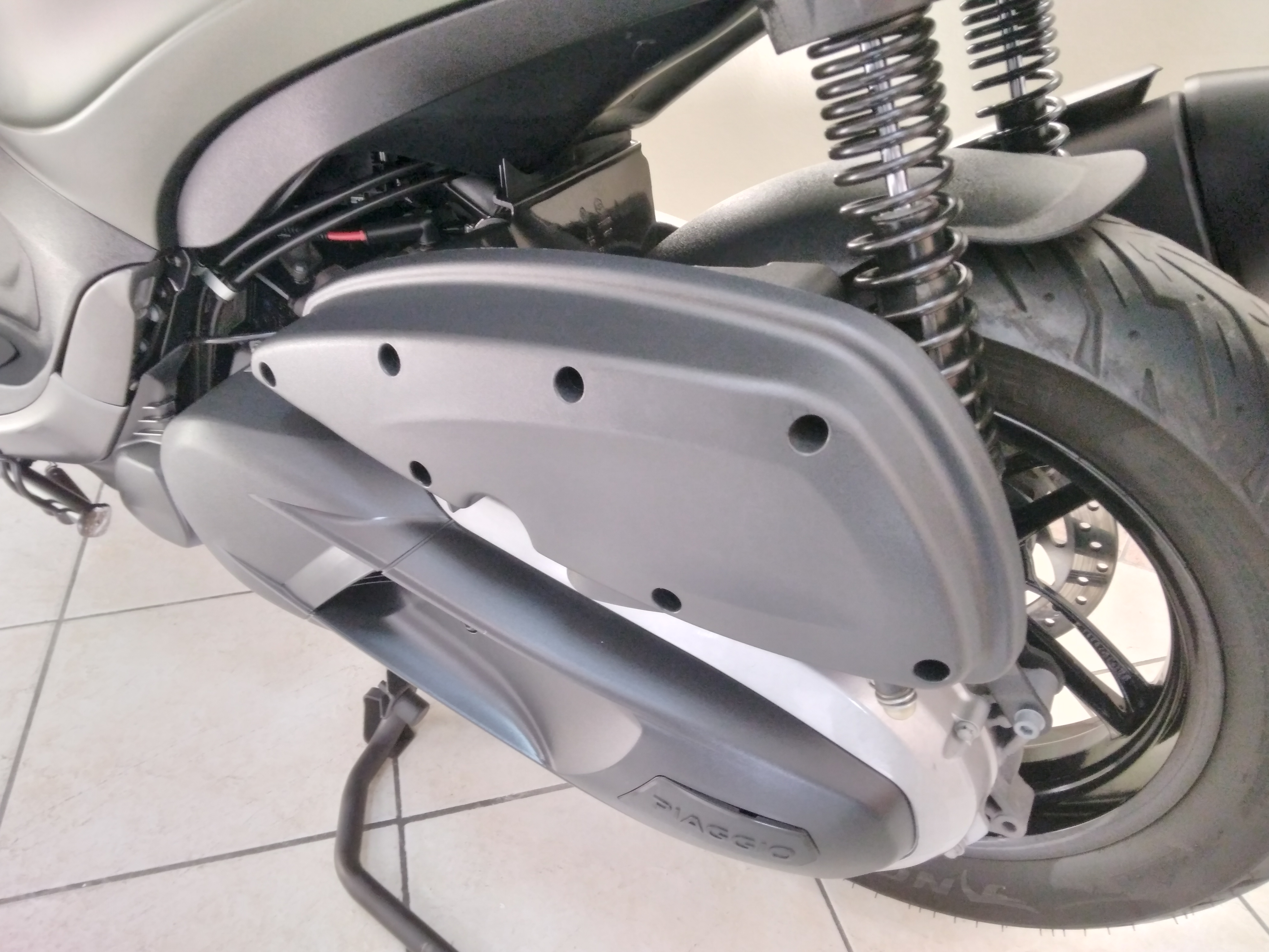 Piaggio Beverly 350 ABS, verde army, 2021