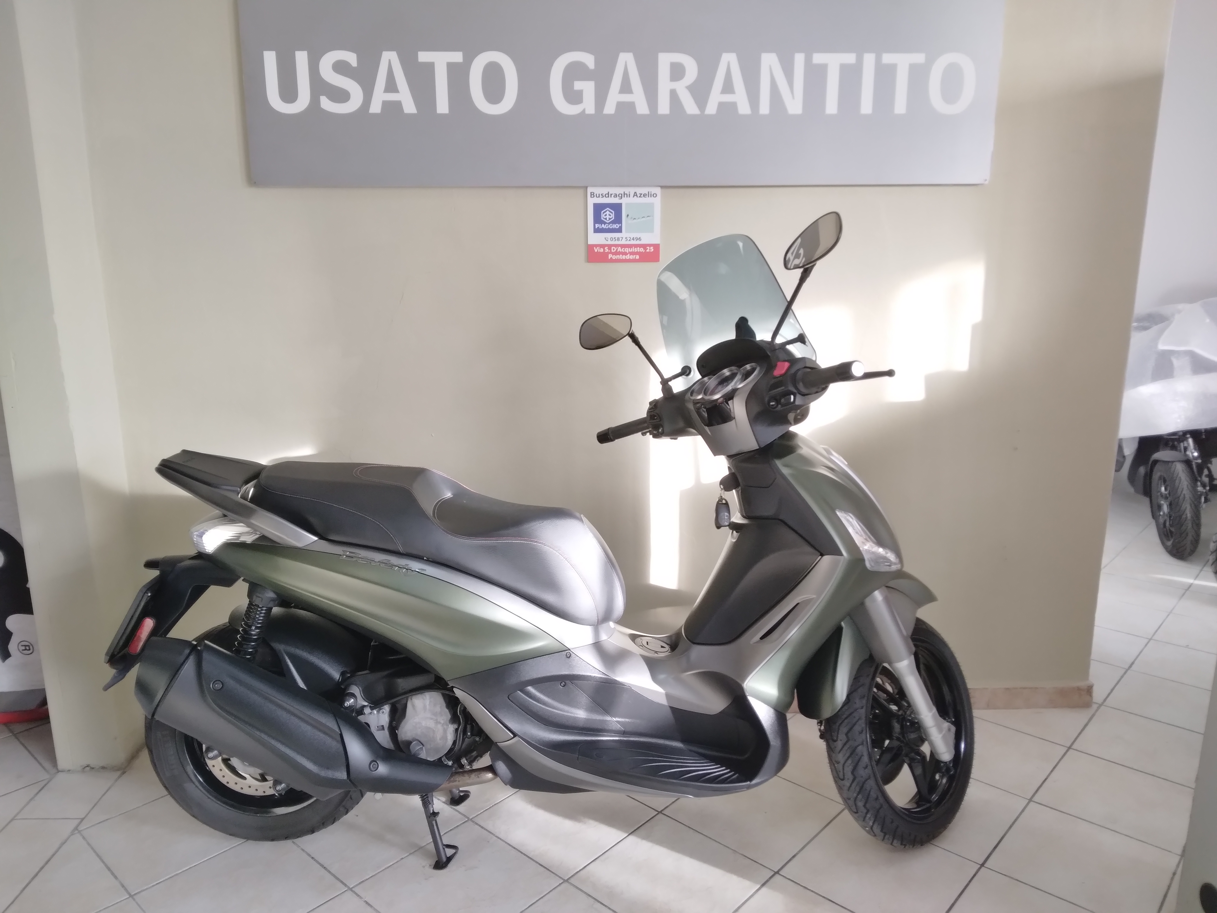 Piaggio Beverly 350 ABS, verde army, 2021
