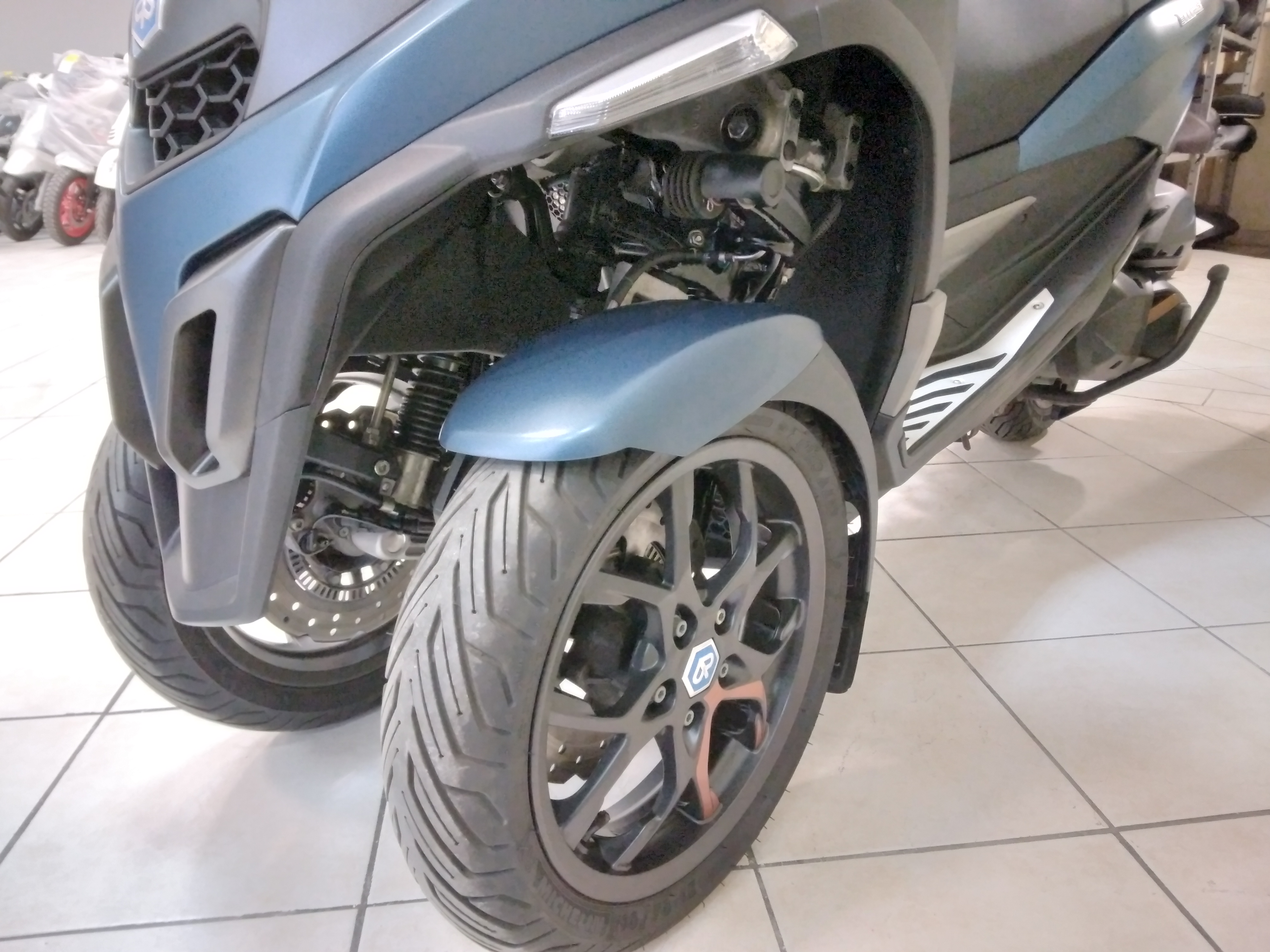 PIAGGIO MP3 530, 2023, blu, 9800km.