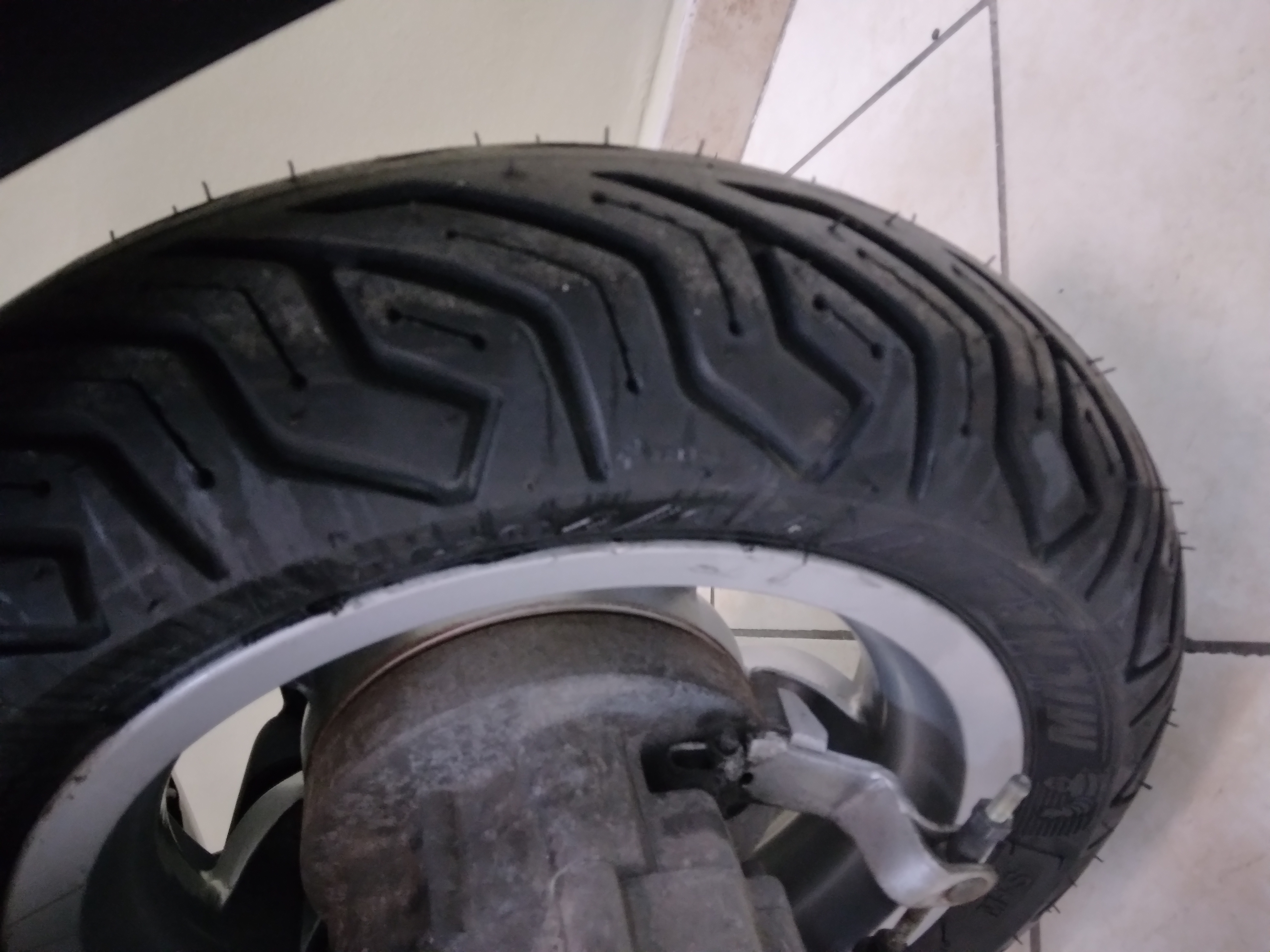 Vespa Primavera 150, 2015, bianca, 30572km