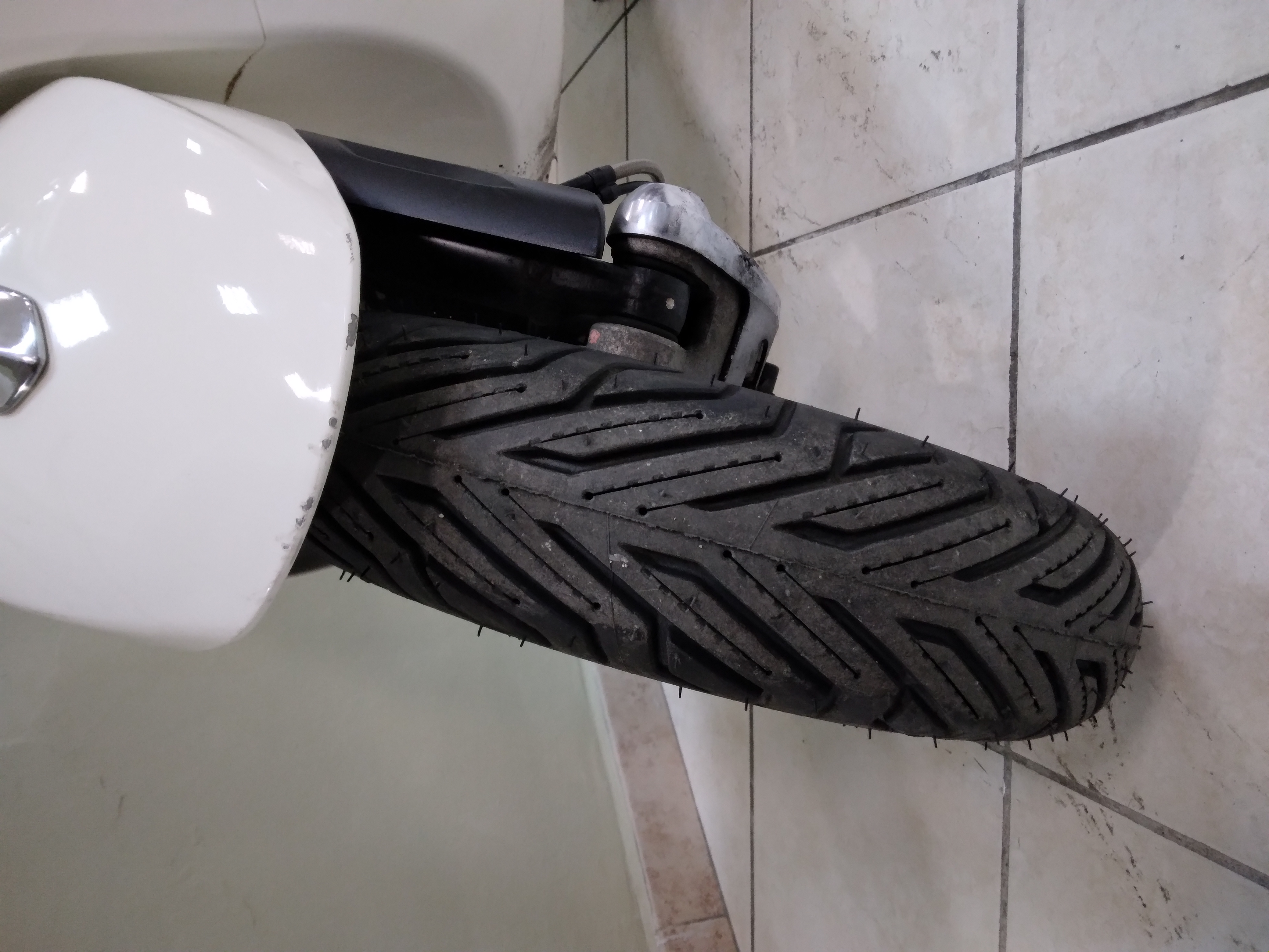 Vespa Primavera 150, 2015, bianca, 30572km