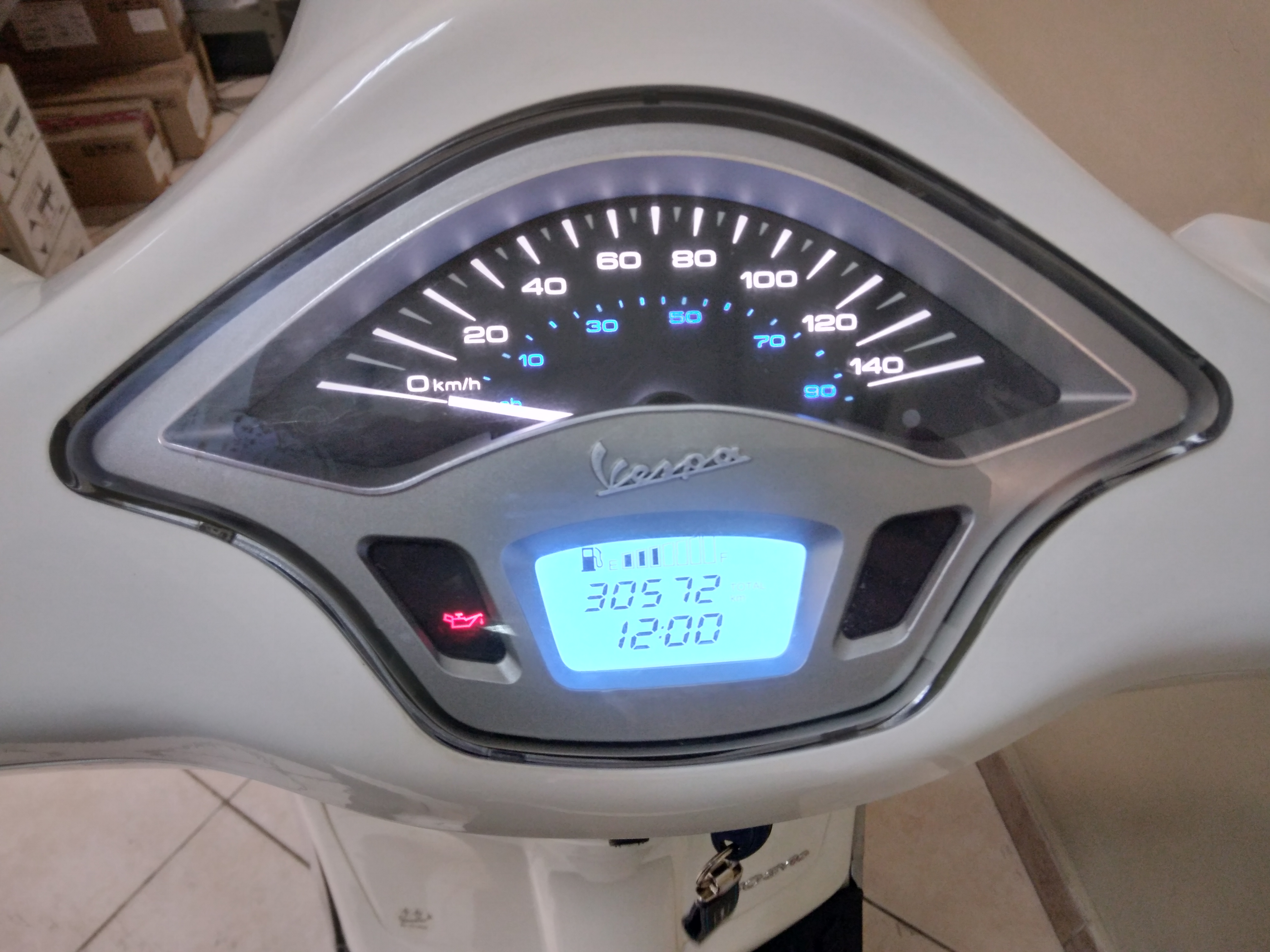 Vespa Primavera 150, 2015, bianca, 30572km