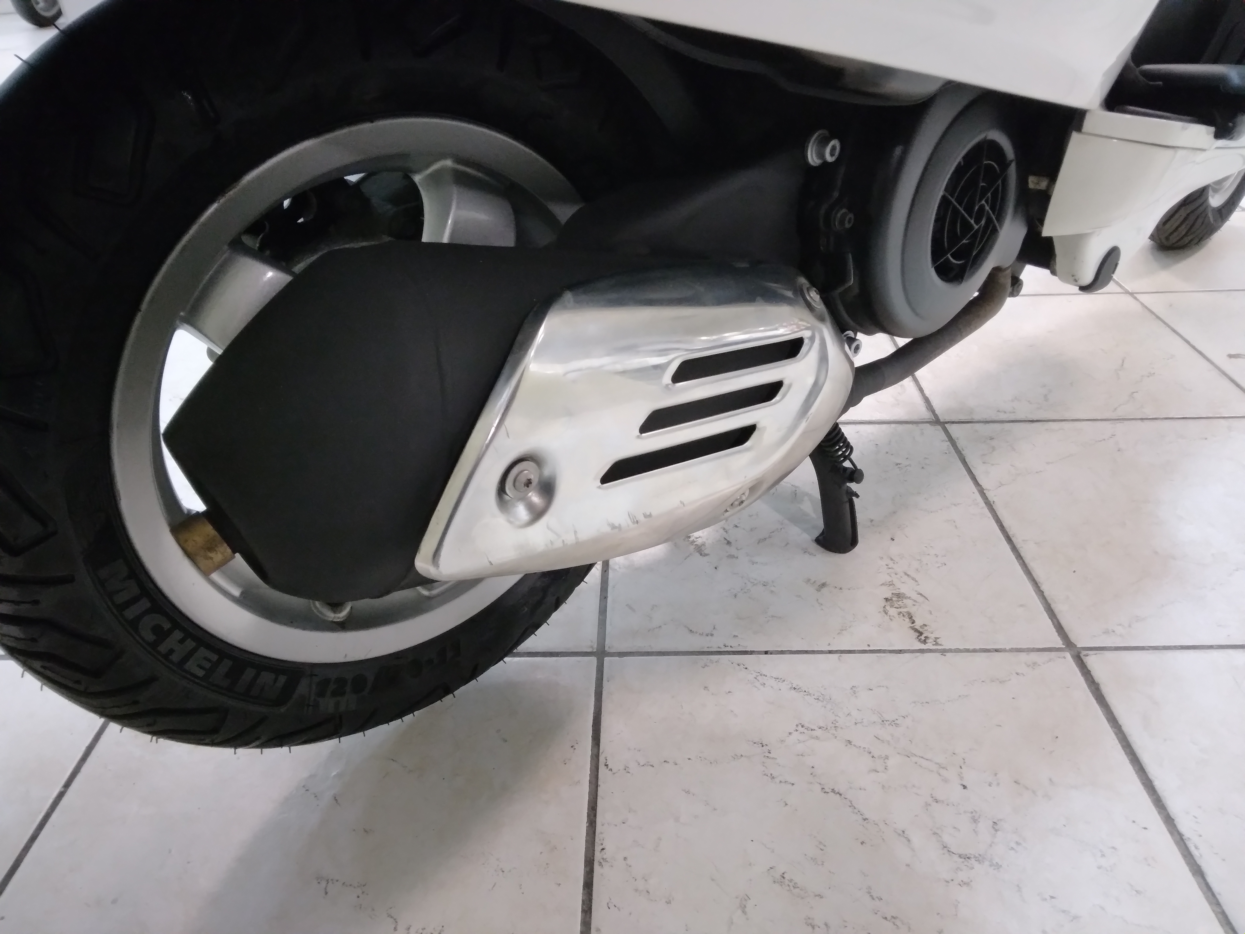 Vespa Primavera 150, 2015, bianca, 30572km