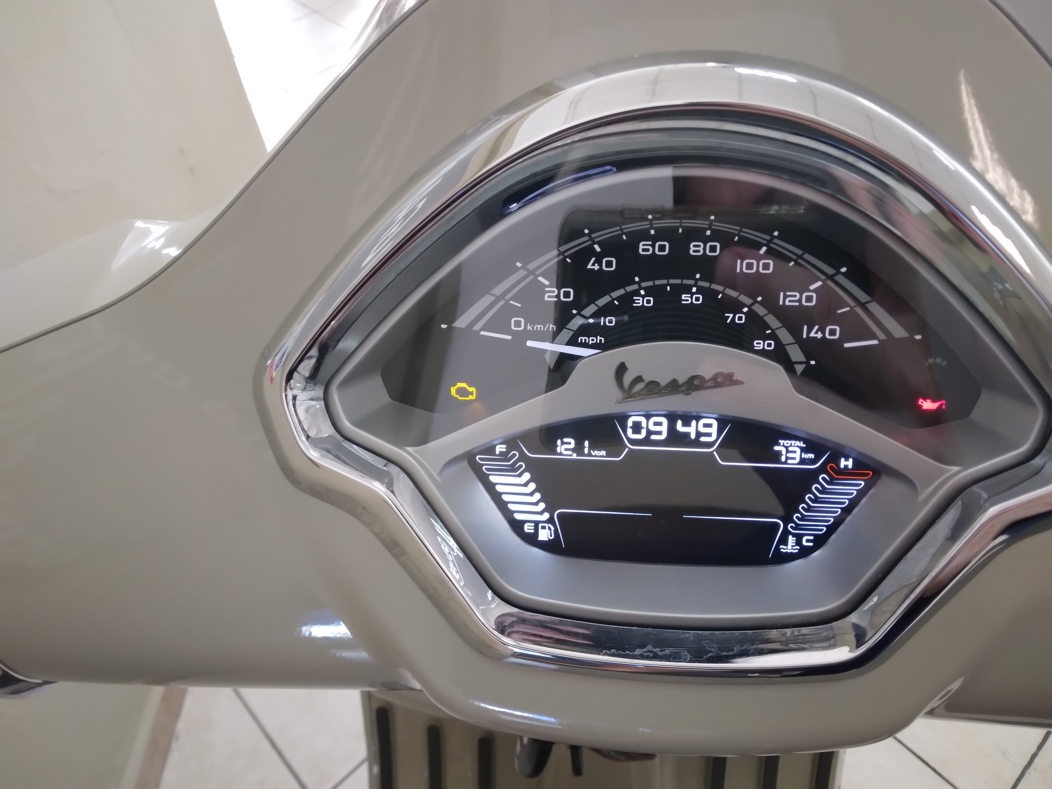 Vespa GTS 125, 2025, beige, 73km