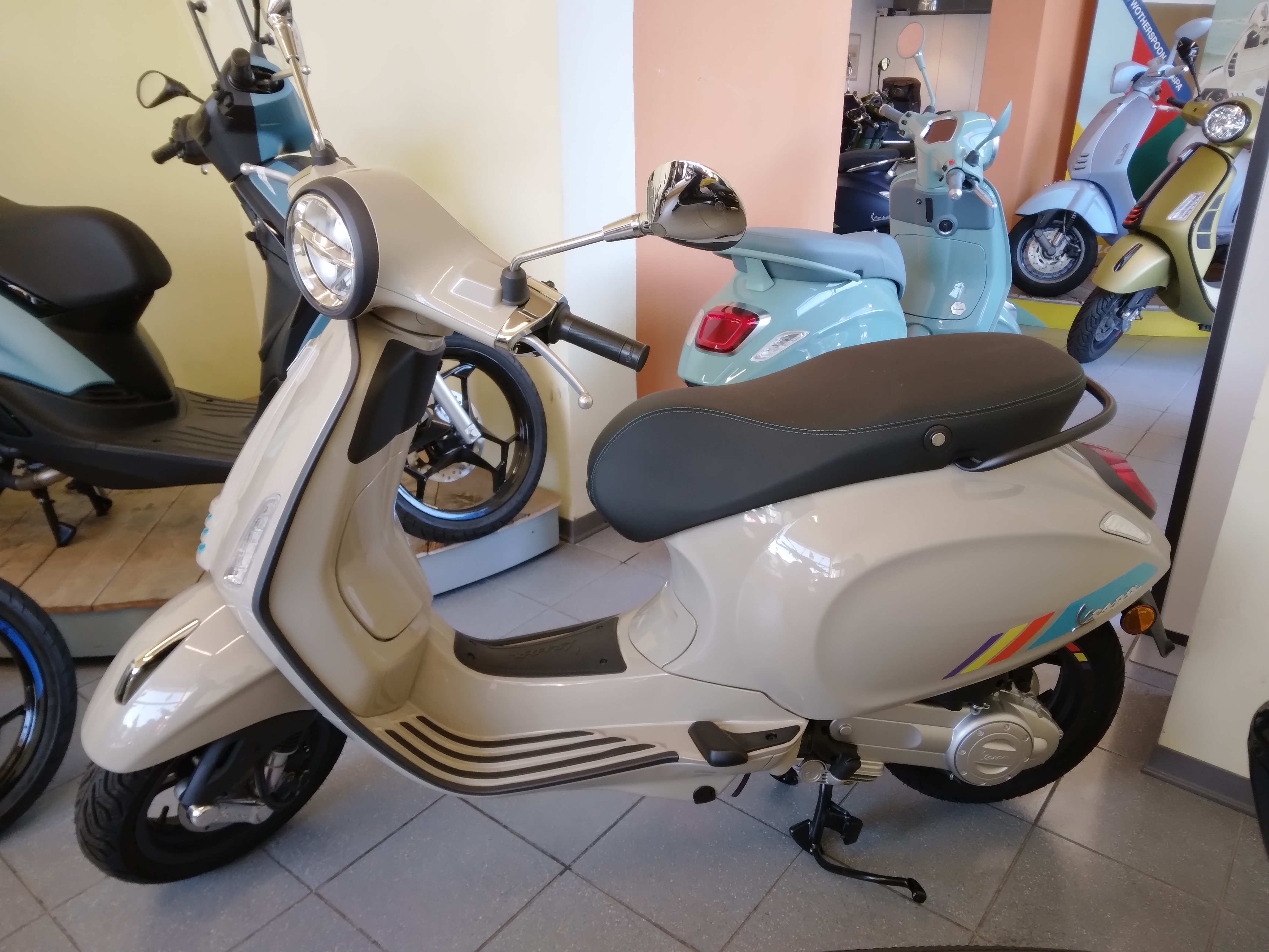 Vespa Primavera 50 S, km0 , beige