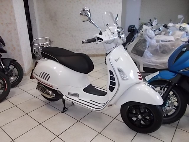 Vespa GTS 300 Hpe Supersport 2020